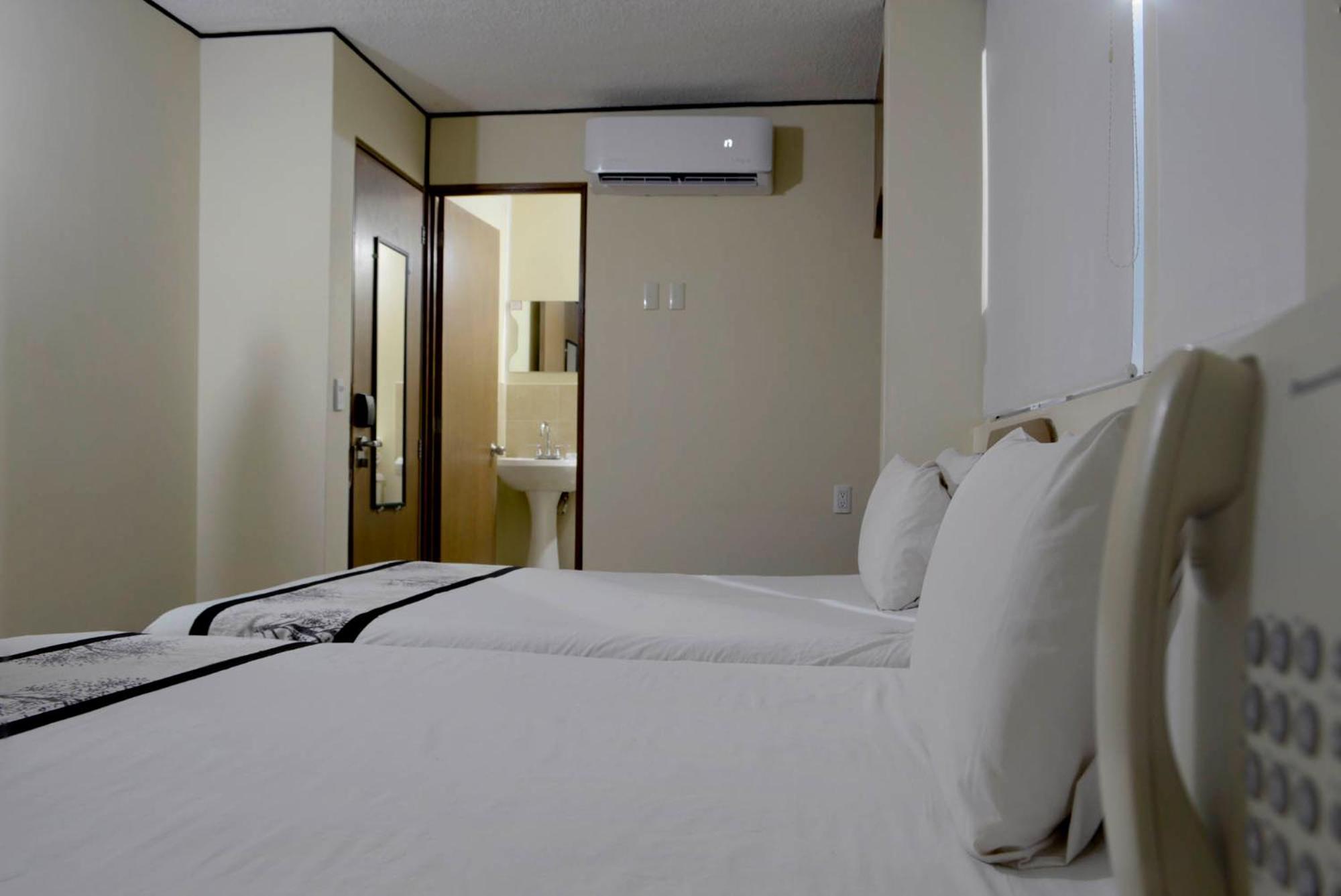 Hotel Mateos 1215 León de los Aldamas Extérieur photo