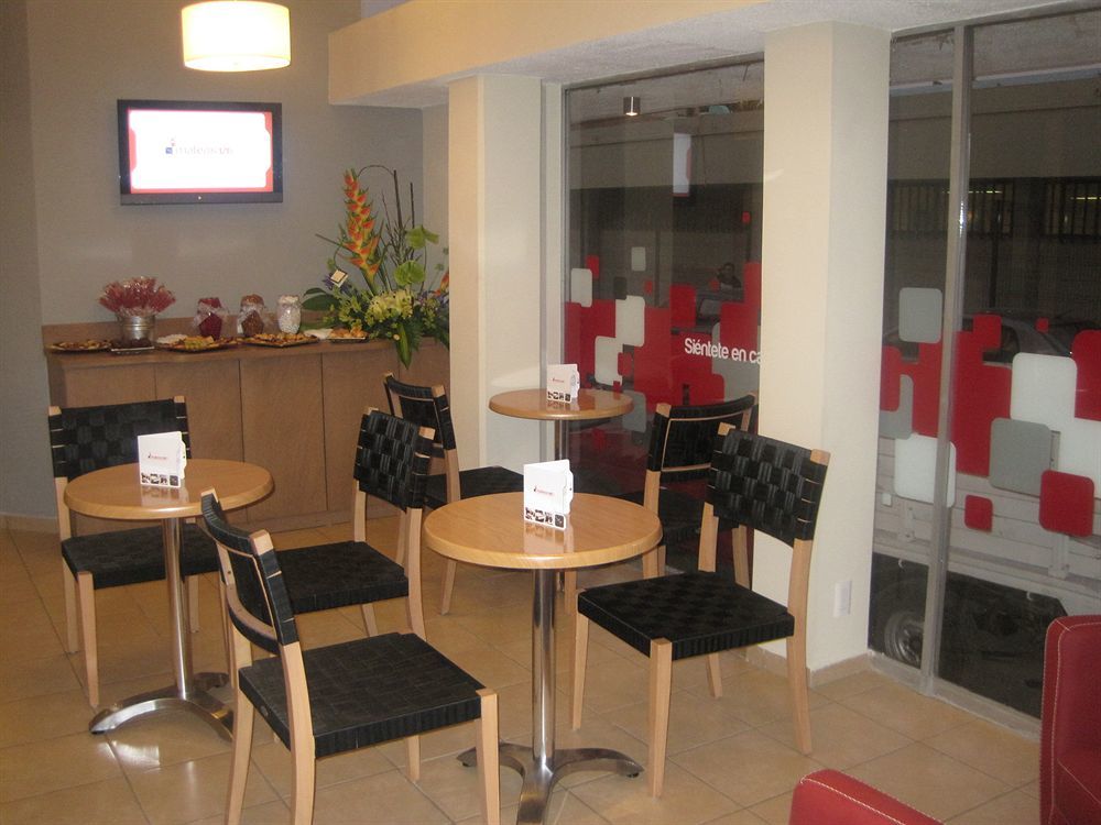 Hotel Mateos 1215 León de los Aldamas Extérieur photo